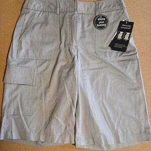 Counterparts Womens Size 6 Khaki Shorts NWT Slimming